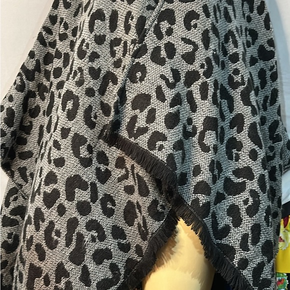 Banana Republic ruana wrap OS reversible - Picture 3 of 14